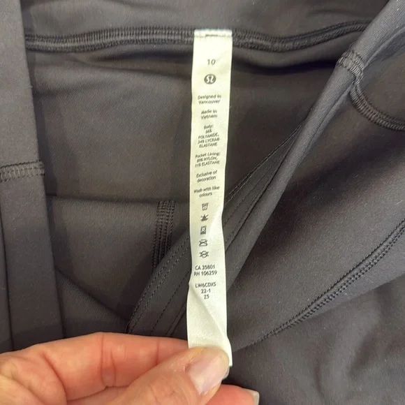 Black Lululemon Cropped Reflective Leggings size 10